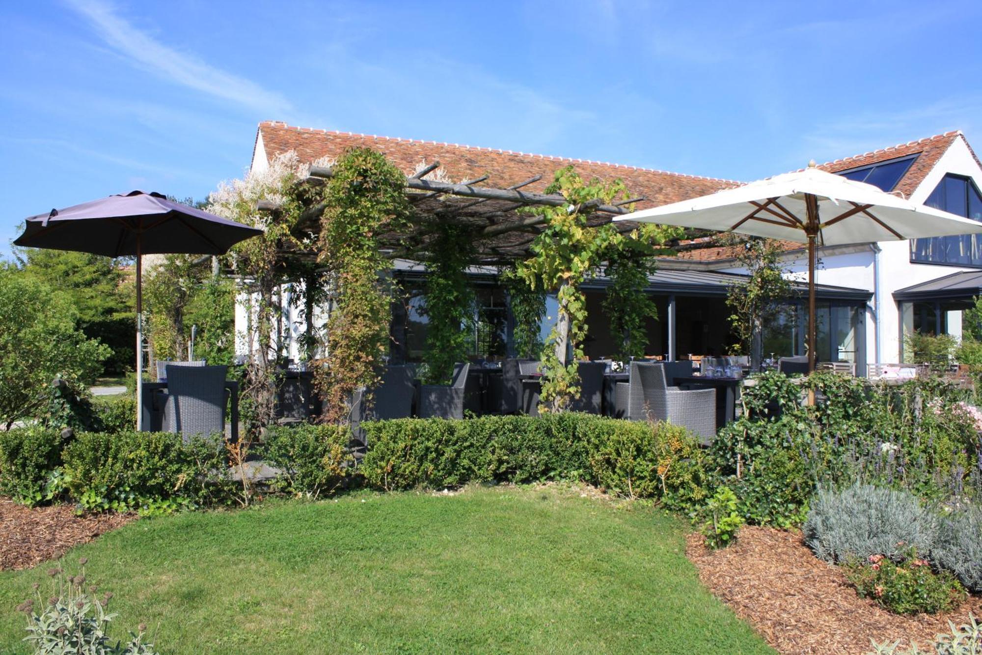 Hotel Domaine De Bellevue, The Originals Relais Neufmoutiers-en-Brie Esterno foto